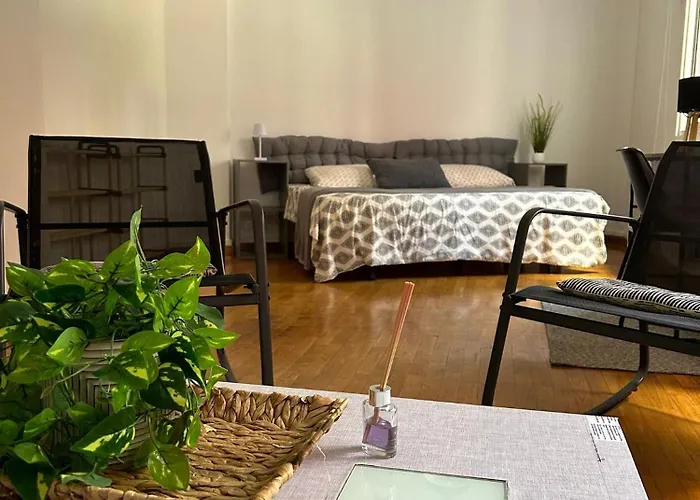 Plaza America - Feel The Vibe Daire Vigo