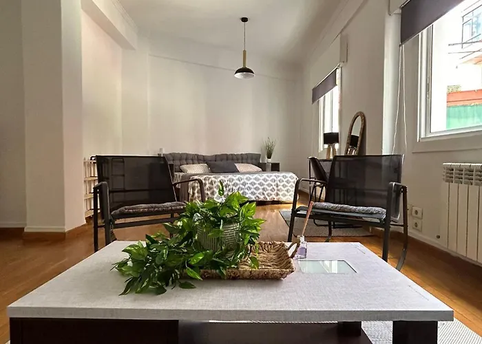 Plaza America - Feel The Vibe Daire Vigo